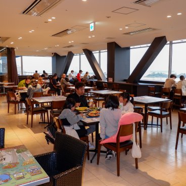 Tokyo Joypolis (Odaiba), cafe panoramique Frame Cafe