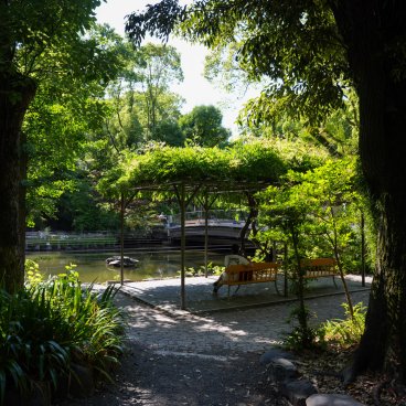 Atsuta-jingu (Nagoya), plan d'eau et aire de repos du sanctuaire