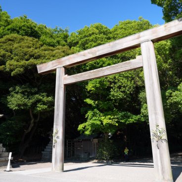 Atsuta-jingu (Nagoya), Torii Nishi-mon, porte ouest du sanctuaire 