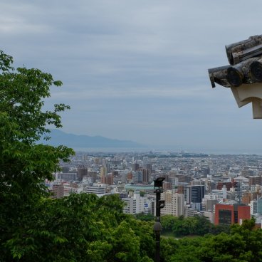 Château de Matsuyama (Shikoku), Vue sur la ville et la Mer Intérieure de Seto