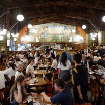Ginza Lion 7-chome (Tokyo), salle principale et authentique du bar à bières
