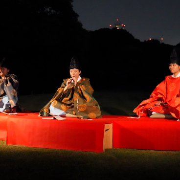 Hamarikyu Tsukimi Sanpo (Tokyo), rituel shinto pratiqué par les prêtres pour Tsukimi