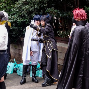 Ikebukuro Halloween Cosplay Festival (Tokyo), cosplayers en train de se prendre en selfie