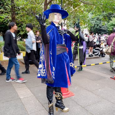 Ikebukuro Halloween Cosplay Festival (Tokyo), cosplayer en train de poser depuis le parc East Ikebukuro Central Park