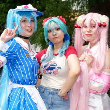 Ikebukuro Halloween Cosplay Festival (Tokyo), cosplayeuses en train de poser depuis le parc East Ikebukuro Central Park