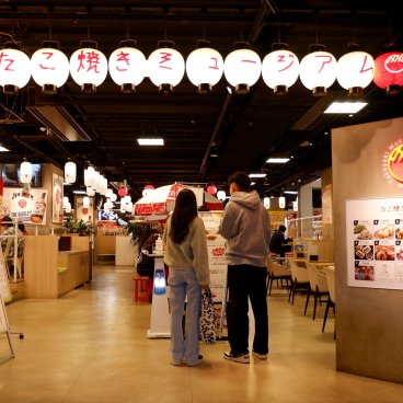 Odaiba Takoyaki Museum (Tokyo), entrée du food court