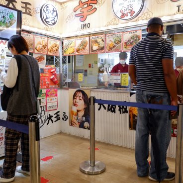 Odaiba Takoyaki Museum (Tokyo), commande à la borne automatique d'un comptoir