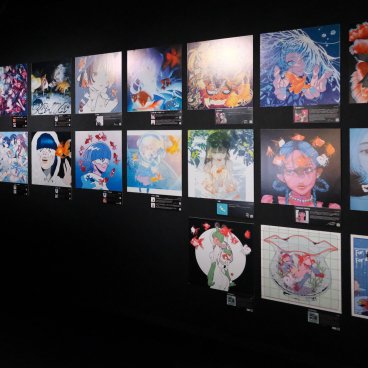 Art Aquarium Museum GINZA (Tokyo), espace d'exposition collaboratif sur le thème des poissons rouges