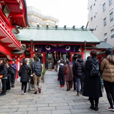 Asakusa Otori-jinja (Tokyo), enceinte du sanctuaire pour Hatsumode début janvier 2