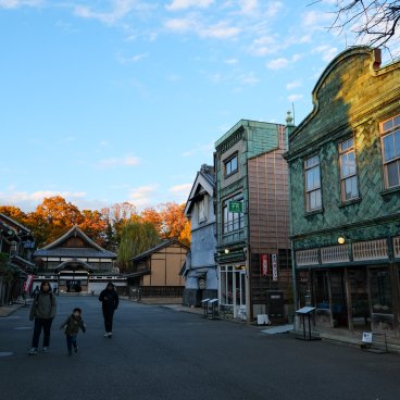 Musée d'architecture en plein air d'Edo-Tokyo, rue Shitamachi-naka à l'automne en fin d'après-midi