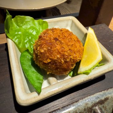Kagurazaka Irori Yakiniku Gion (Tokyo), assiette de croquette frite