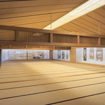 Saga Arashiyama Museum of Arts & Culture (Kyoto), exposition de peintures sur paravents et kakemono dans la salle Tatami Gallery