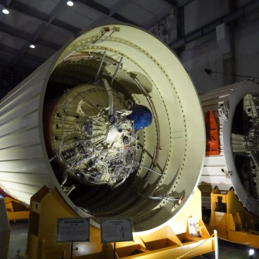 Centre spatial de Tanegashima, Rocket Garage, vue sur les réacteurs d'une fusée 