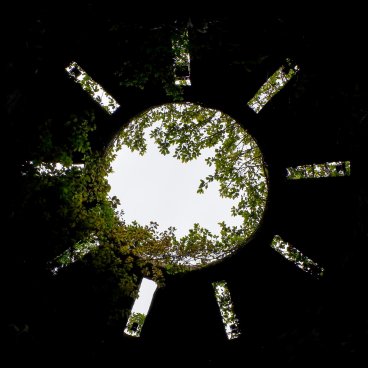 Jardin botanique Makino (Kochi), Eclairage zénithal à l'entrée de la grande serre Conservatory