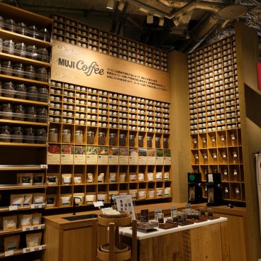 Muji Ginza Flagship Store (Tokyo), Rayon épicerie café en vrac