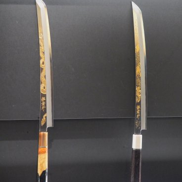 Shinon Washoku Senryu (Osaka), présentation de couteaux gravés par Miwako Kubota
