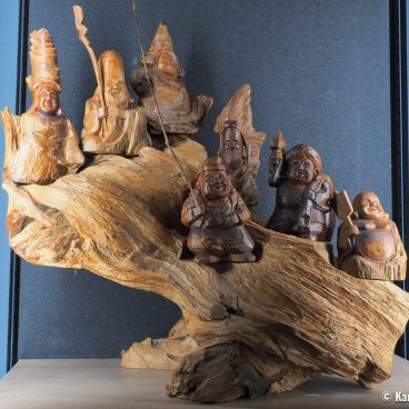 Shinon Washoku Senryu (Osaka), sculpture en bois des 7 Divinités du Bonheur