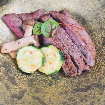 Shinon Washoku Senryu (Osaka), assiette de bœuf tendre wagyu