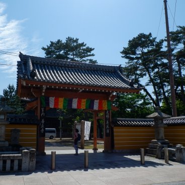 Zentsu-ji (Shikoku), Portail d'entrée de l'enceinte To-in Garan