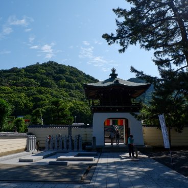 Zentsu-ji (Shikoku), Vue sur le mont Koshiki-zan depuis l'enceinte Sai-in Tanjo-in