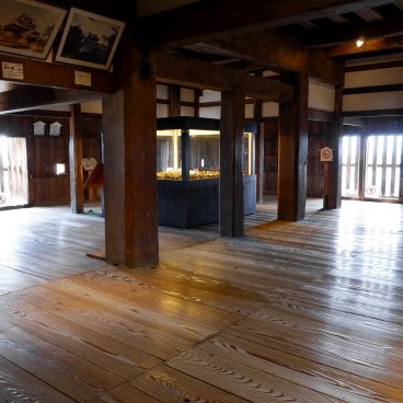 Château de Maruoka (Fukui), Salle d'exposition à l'intérieur du donjon