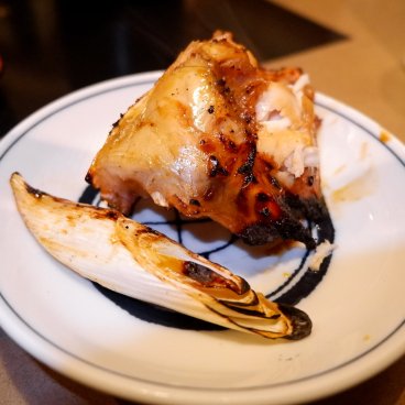 Guenpin Kagurazaka (Tokyo), fugu cuit servi chaud