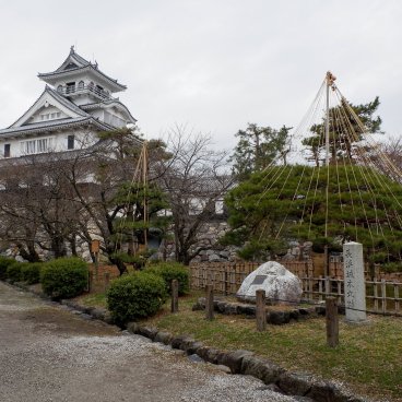 Nagahama, Reconstitution du donjon du XVIe siècle et vestiges de l'ancien château