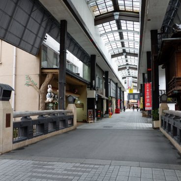 Nagahama, Vue de l'arcade couverte Ootemon-dori shotengai en direction du Musée Hikiyama