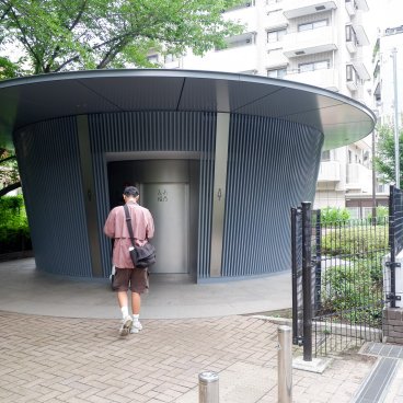 The Tokyo Toilet (Shibuya), toilettes du parc Jingu-Dori, Tadao Ando