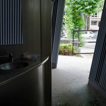 The Tokyo Toilet (Shibuya), toilettes du parc Jingu-Dori, Tadao Ando 5