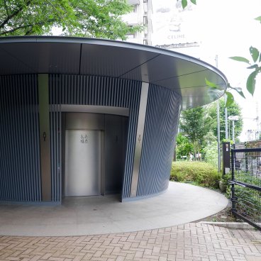 The Tokyo Toilet (Shibuya), toilettes du parc Jingu-Dori, Tadao Ando 7