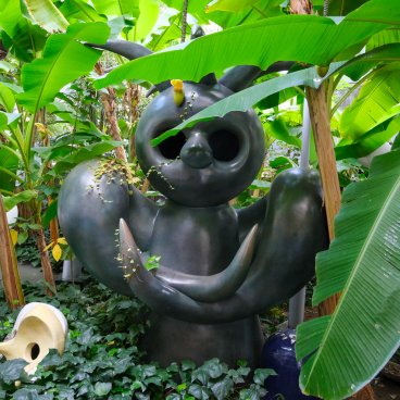 Musée Mémorial Taro Okamoto (Tokyo), Sculpture cachée dans la végétation