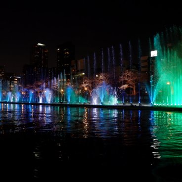 Osaka River Fantasy, spectacle de fontaines Water and Light Fountain Show sur la rivière Okawa