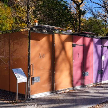 The Tokyo Toilet (Shibuya), toilettes du mini-parc Yoyogi Fukamachi version opaque en hiver, Shigeru Ban