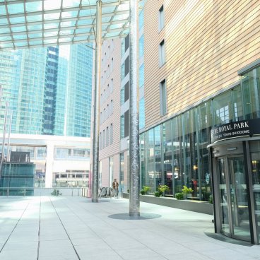 The Royal Park Hotel Iconic Tokyo Shiodome, entrée piétonne (1F) de l'hôtel