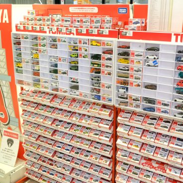 Nagoya Legoland, espace jouets du magasin Furniture Dome, rayons Tomica 4