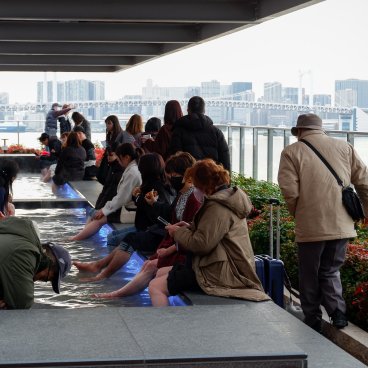 Toyosu Senkyaku Banrai (Tokyo), bain de pieds Senkyaku Banrai Ashiyu Teien sur le toit-terrasse 