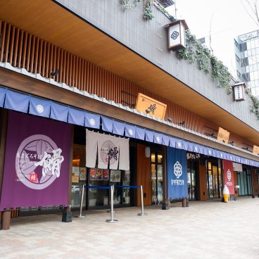 Toyosu Senkyaku Banrai (Tokyo), restaurants du complexe au rez-de-chaussée