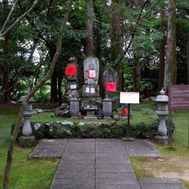 Chikurin-ji (Kochi), Statues bouddhiques dans l'enceinte du temple