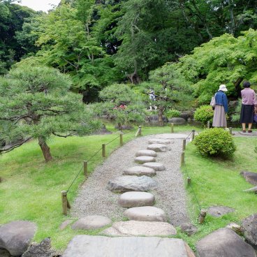 Kyu Furukawa Teien (Tokyo), promenade au sein du jardin japonais au bord de l'étang Shinji-ike 2