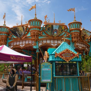 Ghibli Park (Nagoya), carrousel de la Vallée des Sorcières