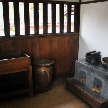 Takayama Jinya, Foyers dans la cuisine