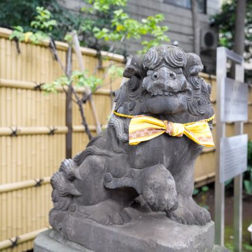 Koenji Hikawa-jinja (Tokyo), statue de chien Komainu