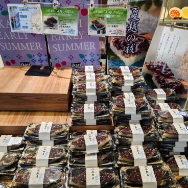 Vente de patisserie traditionnelle Minazuki pour Nagoshi no Harae le 30 juin