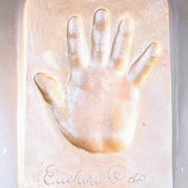 Pèlerinage One Piece à Kumamoto (Kyushu), moulage de la main de Eiichiro Oda