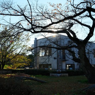 Ancienne sous-station de l'usine Hitachi Aircraft de Tachikawa (Tokyo), Arrière du bâtiment