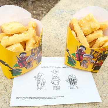 Legoland Japan (Nagoya), Frites en forme de briques LEGO servies dans le parc