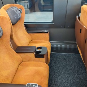 Train régional entre Asakusa et Nikko, Tobu Limited Express Spacia X, détail des sièges