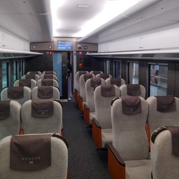 Train régional entre Asakusa et Nikko, Tobu Limited Express Spacia X, voiture avec sièges réservés 2