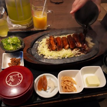 Château de Nagoya, Kinshachi Yokocho, spécialité de porc Miso Katsu